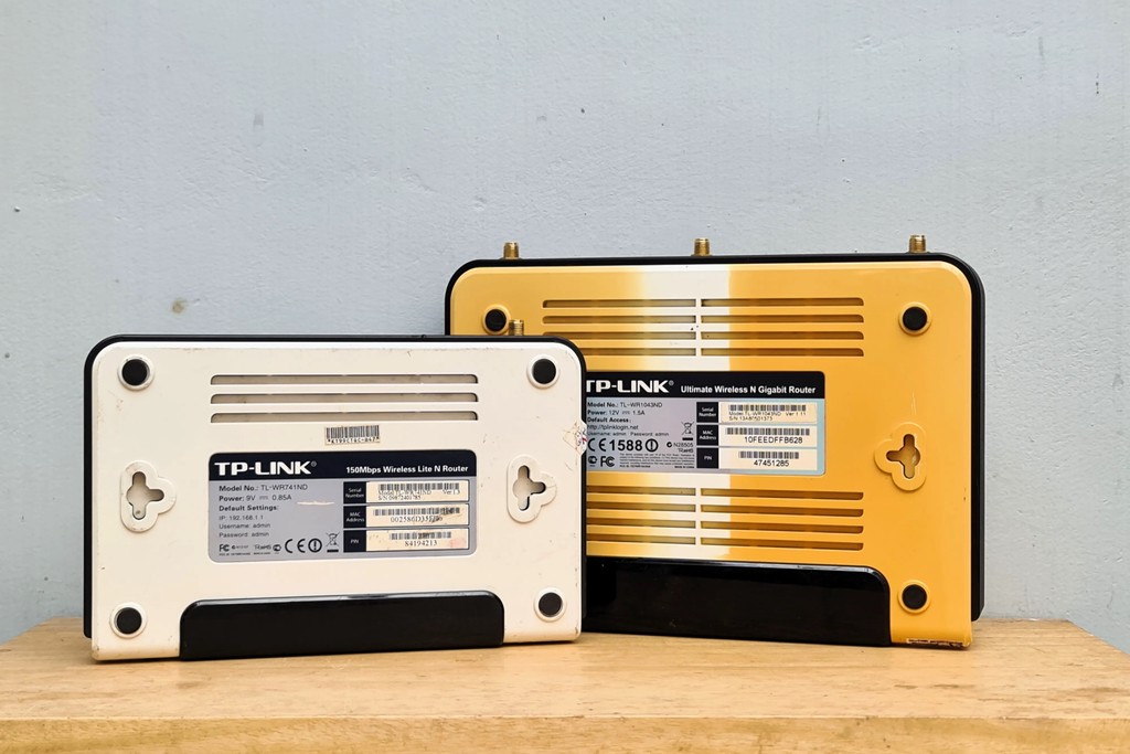secondhand TP-Link TL-WR1043ND & TL-WR741ND, rear facing