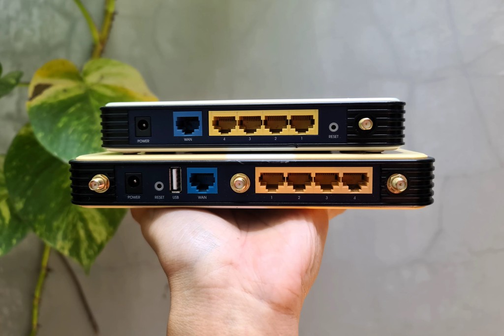 secondhand TP-Link TL-WR1043ND & TL-WR741ND, ports visible